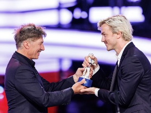 Albrecht Schuch erhält den Bayerischen Filmpreis für seine Darstellung in: “Lieber Thomas”